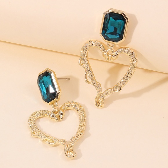 Chloe heart earrings - Picture 2 of 4